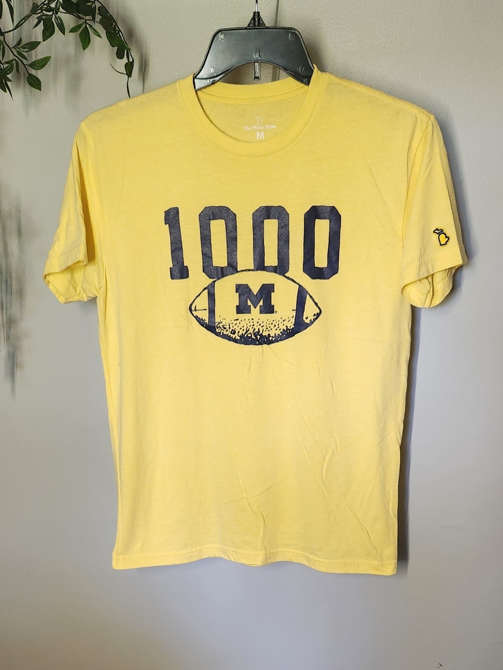 University of Michigan Wolverines Yellow 1000 Wins Football T-Shirt Mens Medium